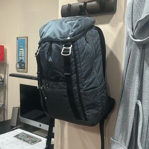 Tumi essential gear T-tech water resistant material